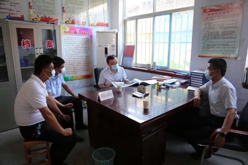 邹平市委常委、市纪委书记、市监委主任王东到临池镇开展软弱涣散村党组织整顿“回头看”工作(图1)
