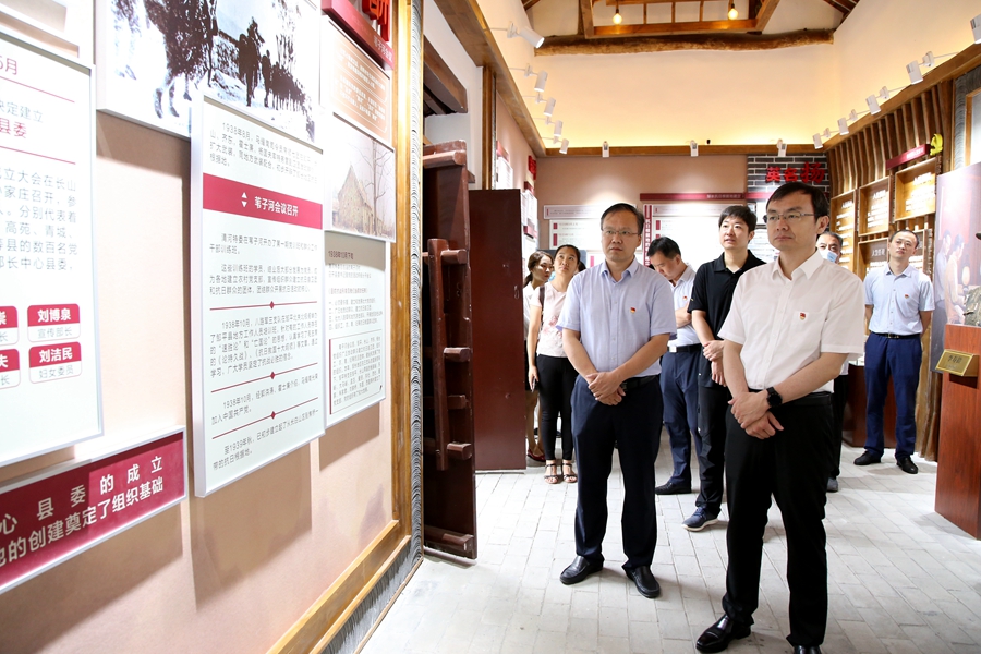 邹平市纪委监委：踏寻红色足迹 传承革命精神(图2)